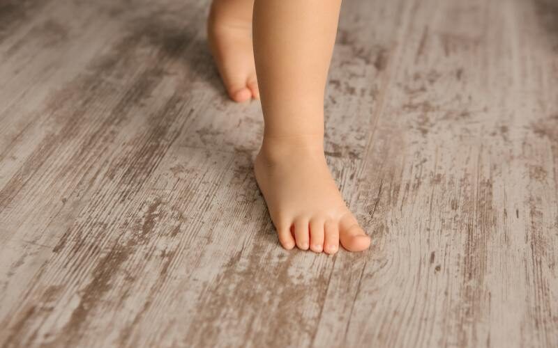 Brodawka wirusowa na dziecięcej stopie - przyczyny i metody leczenia