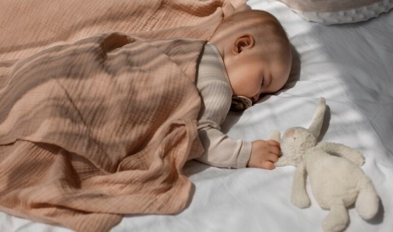 Otulanie z troską – jak stworzyć bezpieczne warunki do drzemki