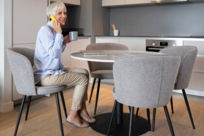 Jak dbać o stół okrągły rozkładany, aby służył latami