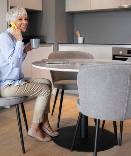 Jak dbać o stół okrągły rozkładany, aby służył latami