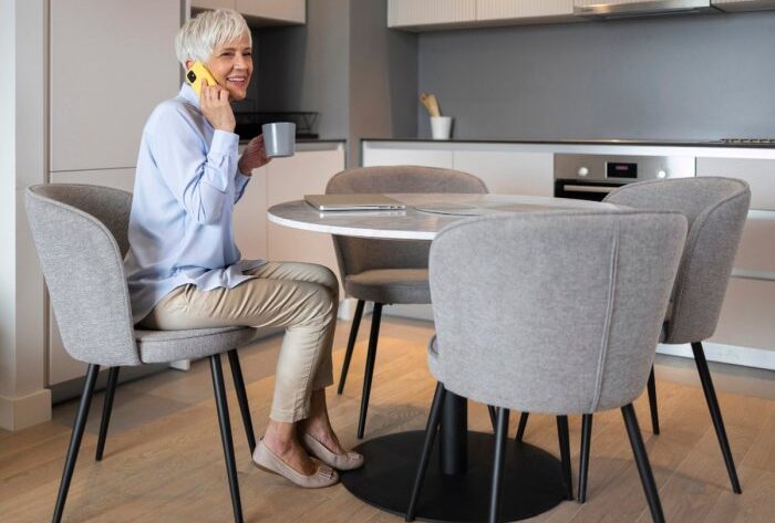 Jak dbać o stół okrągły rozkładany, aby służył latami